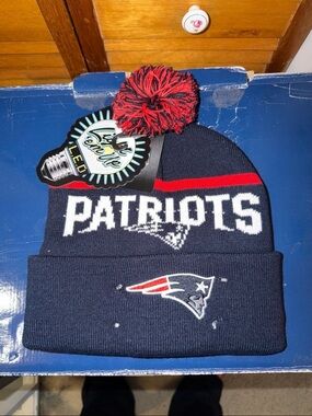 New England Patriots NFL Light Up Adult Beanie (NWTS)